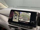 空から見下ろしているような視点で周囲を確認できるアラウンドビューモニター。駐車時にとても便利です。