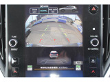 カメラ映像は全方位カメラの他切り替え可能!こちらはリアカメラ映像を大きく表示した場合!後退時ブレーキアシスト付きのリア障害物センサーで車庫入れも安心です!