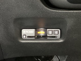 ハンドルの左下にETC2.0がついています。高速道路の料金所の通過も楽々です。 カードの取り出しもしやすい場所についています。