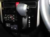 インパネシフトのオートマチックトランスミッションを装備しております。