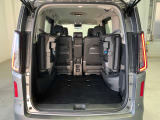 サードシートを跳ね上げると、大きな荷物も載せれる大きな空間に。