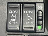 【両側パワースライドドア】スマートキーや運転席のスイッチで後席両側スライドドアの開閉が可能♪電動だから力を入れてドアを開ける必要が無く、小さなお子様でも簡単に開け閉めでき快適です♪
