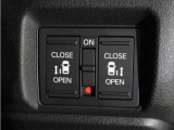 【パワースライドドア】車外・車内のドアハンドルからはもちろん、運転席スイッチやリモコンキーからも開閉操作が可能。挟み込み防止機能もあり、お子さまの乗り降りも安心。