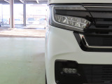 LEDヘッドライトは、点灯の瞬間から光量を発揮し、突然暗くなるトンネルなどでの安定感を高めます。
