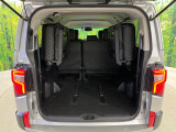 普段のお買い物や通勤、送迎等に十分な荷室スペースを確保しております。3列目を跳ね上げると、大きな荷物の積載も可能です♪