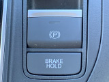 電動パーキングブレーキ・オートブレーキホールドです。ボタンを引っ張るだけでサイドブレーキがかかります。オートブレーキホールドは信号待ちや渋滞でもブレーキを踏み続ける必要なし!楽に運転できます!
