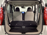リアシートを倒すと、ラゲッジスペースを広くお使いいただけます!