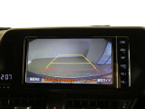 車庫入れや駐車で威力を発揮するのがバックモニター!ナビディスプレイに後ろの様子が映し出されるから安心です。