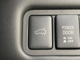 【パワーバックドア】スマートキーや運転席のボタンを押すだけでリアゲートが自動で開閉します!荷物を持っている時や、高い位置にあるバックドアを閉める際に便利な機能です♪