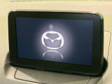 【マツダコネクトナビ】車内の雰囲気にマッチした一体型タイプのナビ。各種車輌設定やBluetooth再生等、様々な機能が楽しめます。直感的なダイヤル操作が可能で、使い勝手も良好です。