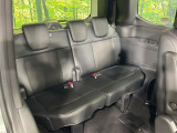 3列目シートはもちろん状態良好☆大人でもゆったりと座って頂けますので、大人数でのお出かけもラクラクです♪ご家族で、気の知れた仲間で、ドライブに行くのが楽しみですね♪