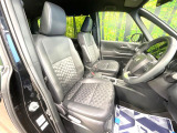 運転席まわりには十分なスペースがあり、大柄な方でもゆったり運転していただける環境です。