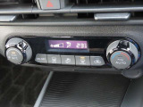 オートエアコンなのでスイッチひとつで車内を設定温度に調節してくれます☆