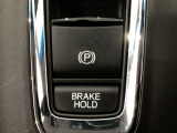 指先の操作でパーキングブレーキの「作動と解除」が行うことができる装備。ブレーキペダルから足を離しても停止し続けてくれるオートブレーキホールド機能。信号待ちなどの際には便利。ECO運転で低燃費走行♪