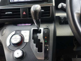 ゲート式のシフトレバーを装備しております!直感的に操作できますので、誰でも使いやすいですね(^^♪