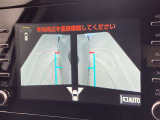 幅も大きいクルマなので、すれ違いも心配ですよね。バックカメラだけでなく、サイドカメラも装備しています。裏道のすれ違いの時なども、活躍してくれます。