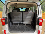 普段のお買い物や通勤、送迎等に十分な荷室スペースを確保しております。セカンドシートを倒すと、大きな荷物の積載も可能です♪