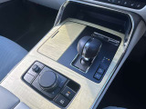 6速AT 運転中でも手もとを見ることなく安全に操作できるコマインダーコントロール