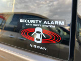 純正ディーラーオプションセキュリティ盗難防止アラーム付きですので、車両盗難などに対する抑止効果がございます。