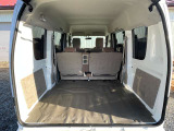狭い駐車場でもバックドアを開けずにお荷物の出し入れが可能!とても便利☆