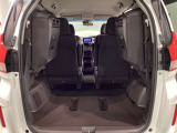3列目シートを跳ね上げればラゲッジスペースを更に広く使えます。