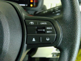 ハンドル右側にはクルーズコントロールのスイッチが装備され運転中の操作も安心して行えます!