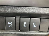 両側電動スライドドアで狭い駐車場等での乗降りや小さなお子様を抱いて乗せ降りをする時にも便利です。