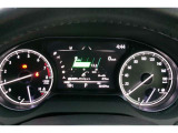 とっても見やすいメーターです。夜間時はラグジュアリーな気分にさせてくれる照明が魅力ですので、夜のドライブも楽しみになりますよ♪