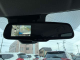 バックミラーにアラウンドビューモニターがうつります!