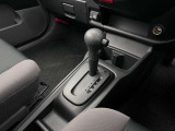 操作が簡単なシフトレバーですのでストレスなく運転が出来ますよ!