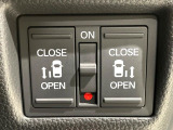 【両側パワースライドドア】スマートキーや運転席のスイッチで後席両側スライドドアの開閉が可能♪電動だから力を入れてドアを開ける必要が無く、小さなお子様でも簡単に開け閉めでき快適です♪