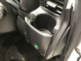 【ドリンクホルダー】ハンドルの右側にはドリンクホルダーが付いています。ちょうど手の届く所にありますので、とっても便利です♪