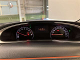 とっても見やすいメーターです。夜間時はラグジュアリーな気分にさせてくれる照明が魅力ですので、夜のドライブも楽しみになりますよ♪