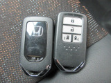 スマートキー付!キーを取り出さなくてもドアロックの施錠・開錠、エンジンの始動が出来ます!雨の日や荷物の多い日にとても便利ですね♪