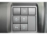 オートマチックハイビームとは、先行車や対向車のライトを認識し、ハイビームとロービームを自動で切り替える機能です。夜道の視界を確保します。詳細は販売店スタッフまでおたずねください。