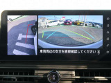 サイドブラインドモニター!!狭い道でのすれ違いで助手席側前方などの死角を減らし、壁などへの接触防止をサポートします。