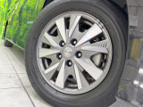 【純正15インチアルミホイール】外観にマッチした純正アルミホイールを装着しております。各種社外アルミホイールや、スタッドレスタイヤも取扱いしております。是非ご相談ください♪