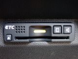 ■【ETC車載器】が装備されています。セットアップをしてお渡しとなり、ETCカードを差し込むだけで高速道路の利用が可能です。