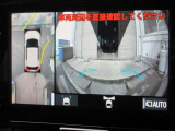 パノラミックビューモニター付きです。車両を上から見たような映像をディスプレイオーディオ画面に表示。運転席からの目視だけでは見にくい、車両周辺の状況をリアルタイムでしっかり確認できます。