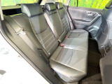 後部座席も気になるようなキズ・汚れやへたり等、大きなダメージはなく、良好な状態です。