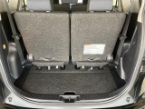 普段のお買い物や通勤、送迎等に十分な荷室スペースを確保しております。セカンドシートを倒すと、大きな荷物の積載も可能です♪
