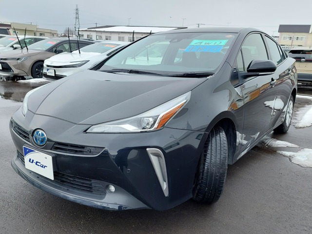 プリウス1.8 S セーフティ プラスII E-Four 4WD