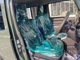 運転席まわりには十分なスペースがあり、大柄な方でもゆったり運転していただける環境です。