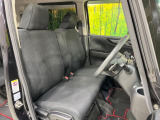 運転席シート廻りは使用感も少なく、良好な状態となっています。前オーナー様が丁寧に使っていたことがよくわかりますね。