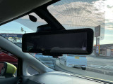 インテリジェントルームミラー搭載で後席に荷物があってもカメラを通してみるので問題ございません