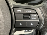 【アダプティブ・クルーズ・コントロール】予め設定した車速内でクルマが自動的に加減速。 前走車との適切な車間距離を維持しながら追従走行し、高速道路でのドライバーの疲労を軽減してくれる嬉しい機能付♪