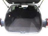 大きく開くラゲッジスペースです。左右独立でリアシートが倒れるので長尺の荷物も積むことが可能です。