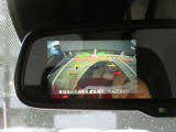 ルームミラーにバック画像が映ります。車庫入れの際役立ちます。