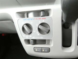 マニュアルエアコン装着です。夏は、快適に、冬でも車内の曇りを取ってくれるので安全です。