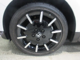 純正17インチのアルミホイールを装備しています!